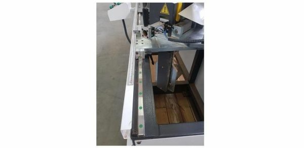 Полуавтоматический двухпильный станок для торцевания-заусовки со сверлильными узлами Emin Tosun Doormaster 300