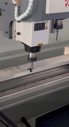 Фрезерные станки c двумя шпинделями и поворотным столом с ЧПУ ALUMIL 4000-2M SYNTEC