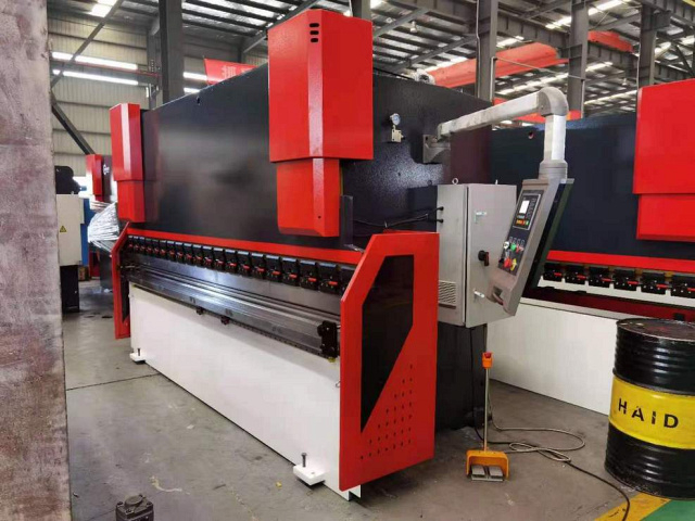 Гидравлический листогибочный пресс KPB30-1600