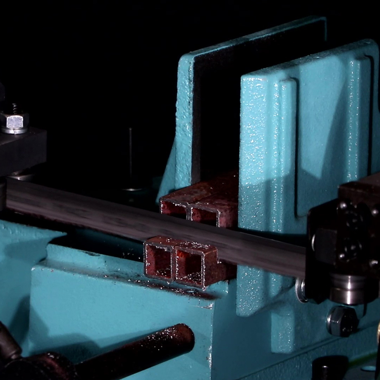 Ленточнопильный станок AURA LM-200U (40200300)