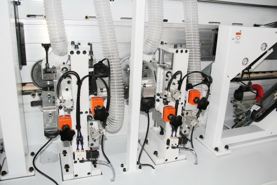 Кромкооблицовочный автоматический станок  BJD F832JSR