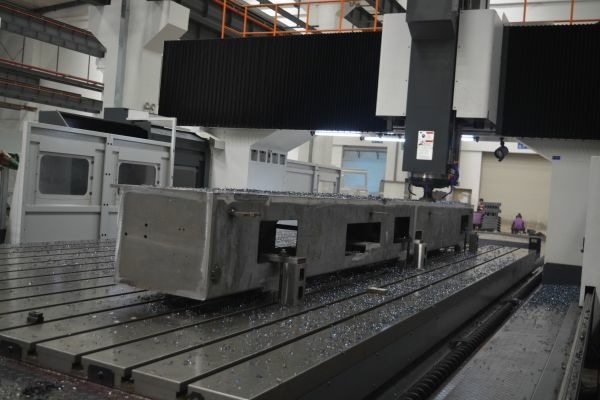 Автоматический кромкооблицовочный станок KDT KE-526G