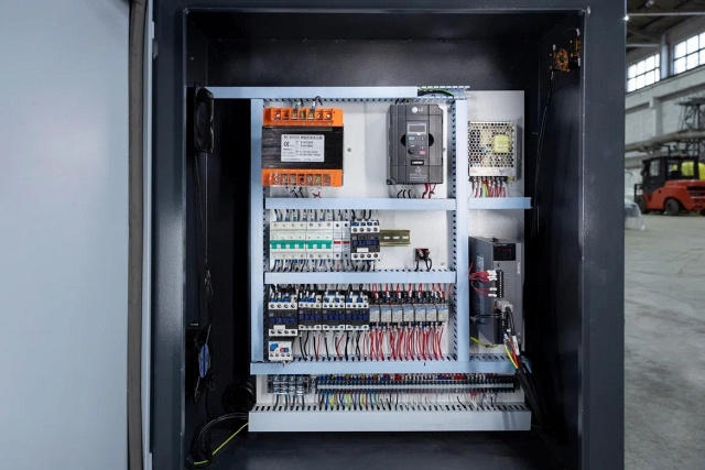 Автоматический станок для заточки плоских ножей IRONMAC 1000AM