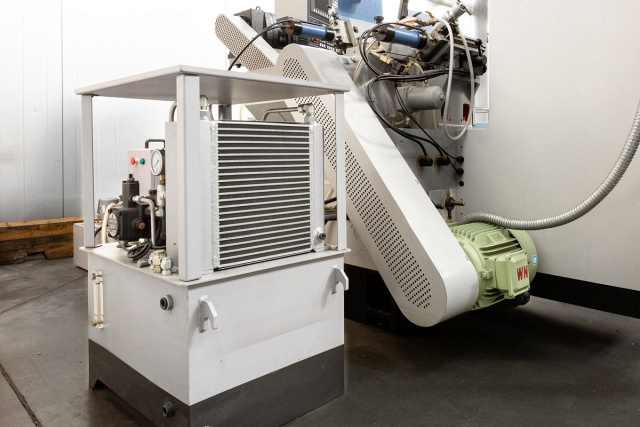 Бесцентрово-шлифовальные станки UNIVEQ UCG-3015 NC3