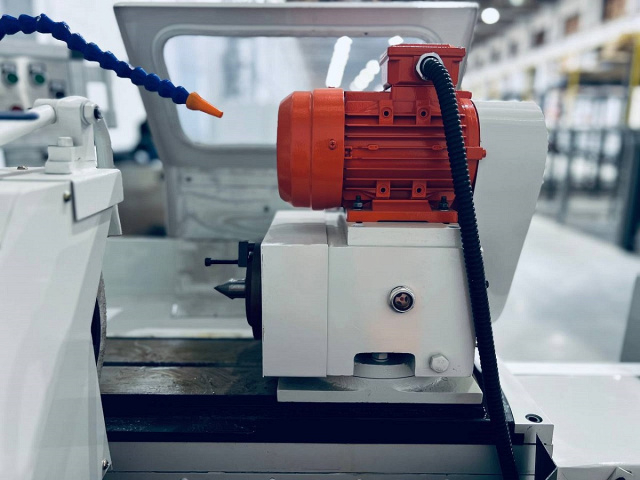 Круглошлифовальный станок для внутренней и наружной шлифовки IRONMAC-M3080B M3080B