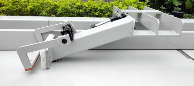 Автоматический торцовочный станок с толкателем EcoWood Cut 250