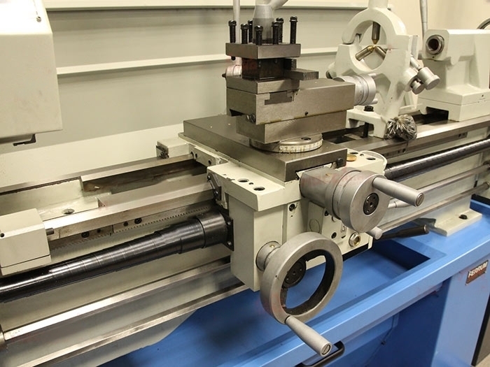 Универсальный токарный станок ML 400x1000 по металлу