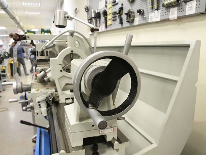 Универсальный токарный станок ML 400x1000 по металлу