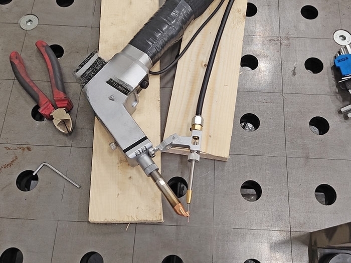 Волоконно-лазерный сварочный аппарат MFKY-W-HW2000-C 2кВт JPT с механизмом подачи проволоки