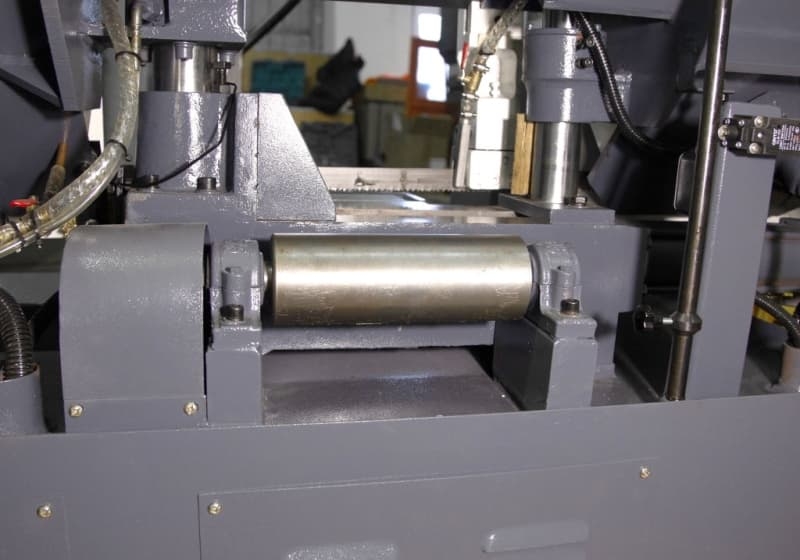 Ленточнопильный двухколонный станок Metal Master MGH-200