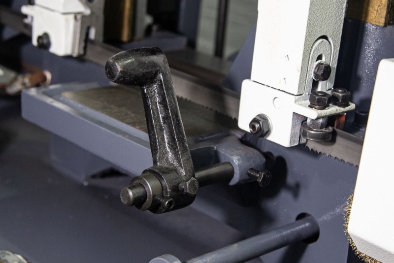 Ленточнопильный двухколонный станок Metal Master MGH-350