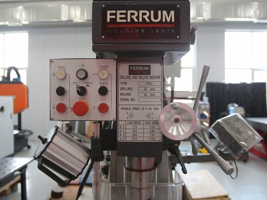 Широкоуниверсальный фрезерный станок FFH1