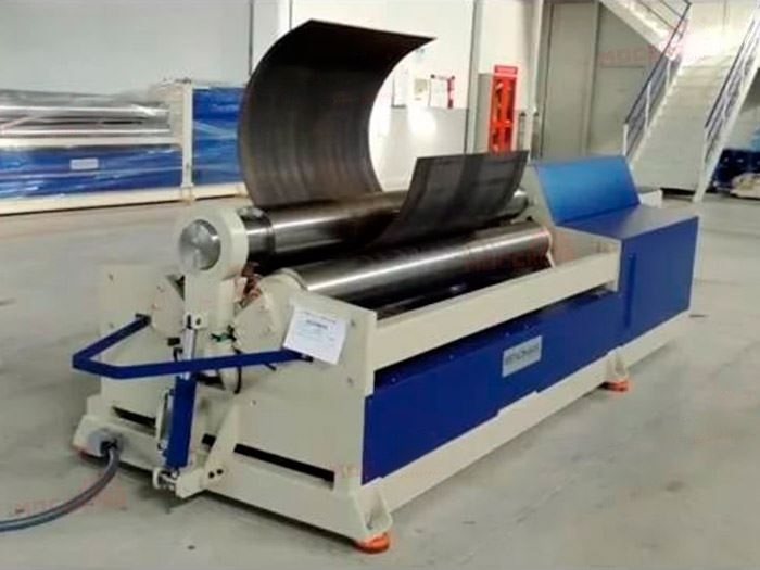 Вальцовочный станок с гидроприжимом валов Bendmak CY3R-HHS 270-40/6.0