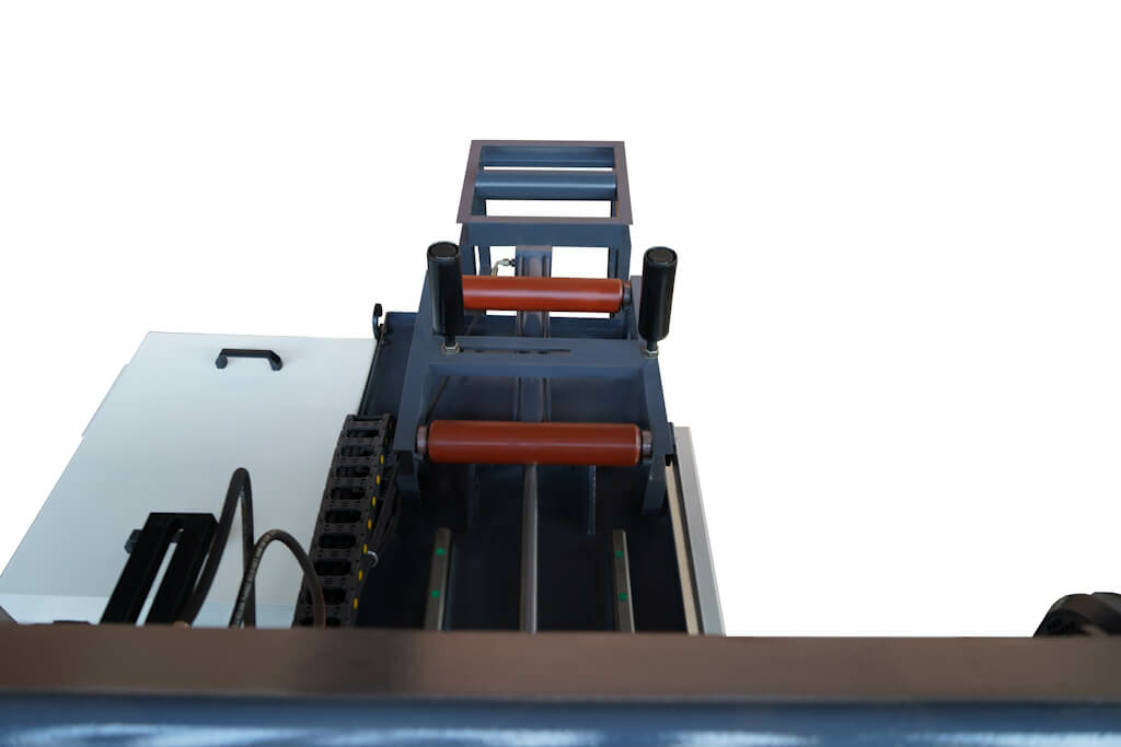 Автоматический ленточнопильный станок MetalMaster MSK 300 Е