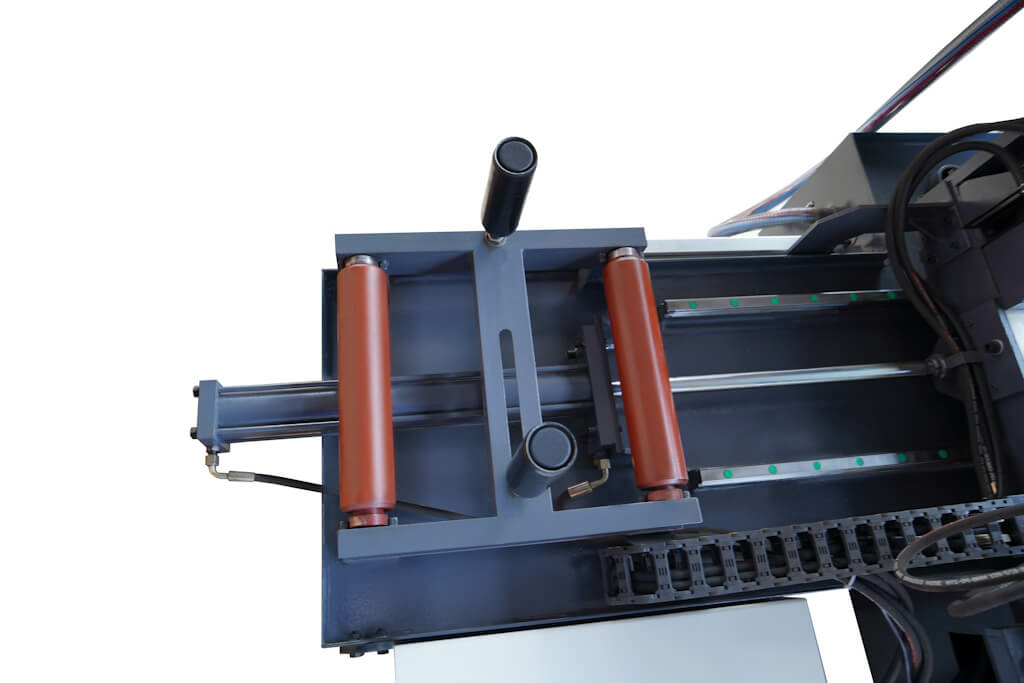 Автоматический ленточнопильный станок MetalMaster MSK 300 Е