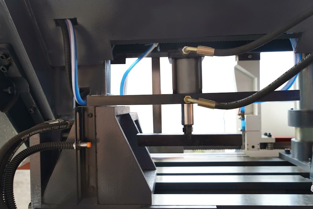 Автоматический ленточнопильный станок MetalMaster MSK 350 Е