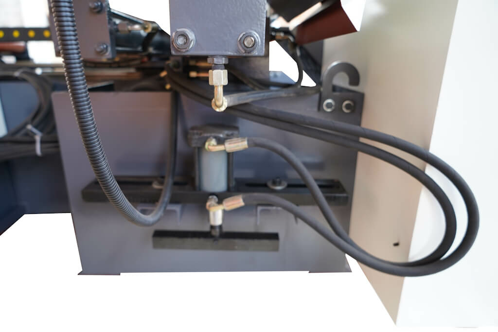 Автоматический ленточнопильный станок MetalMaster MSK 300 Е