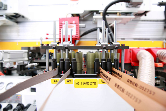 Автоматический кромкооблицовочный станок Nanxing NB6PG