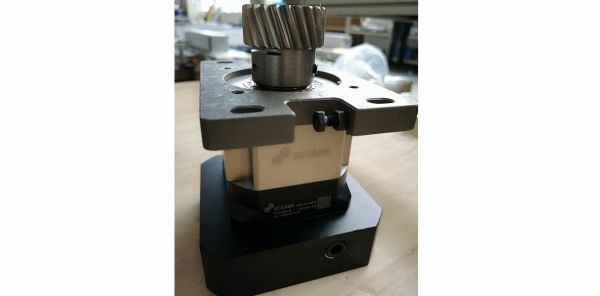 Обрабатывающий центр с ЧПУ KDT KN-3713DE