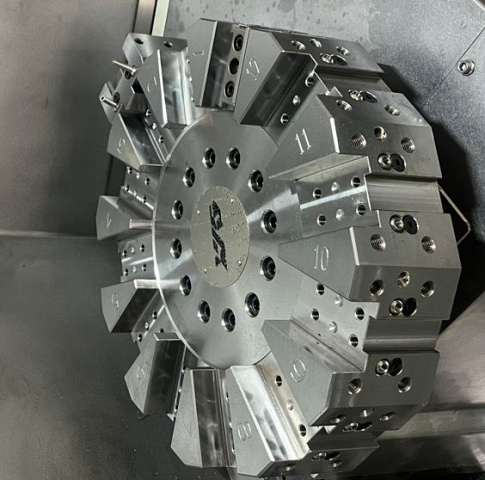 Токарный станок с наклонной станиной KTH 60/600 M