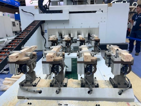 Пятиосевой  обрабатывающий центр Changfeng CF-SC4×3ATC4