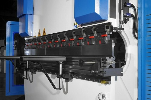 Листогибочный гидравлический пресс с ЧПУ TP10S MetalTec HBM