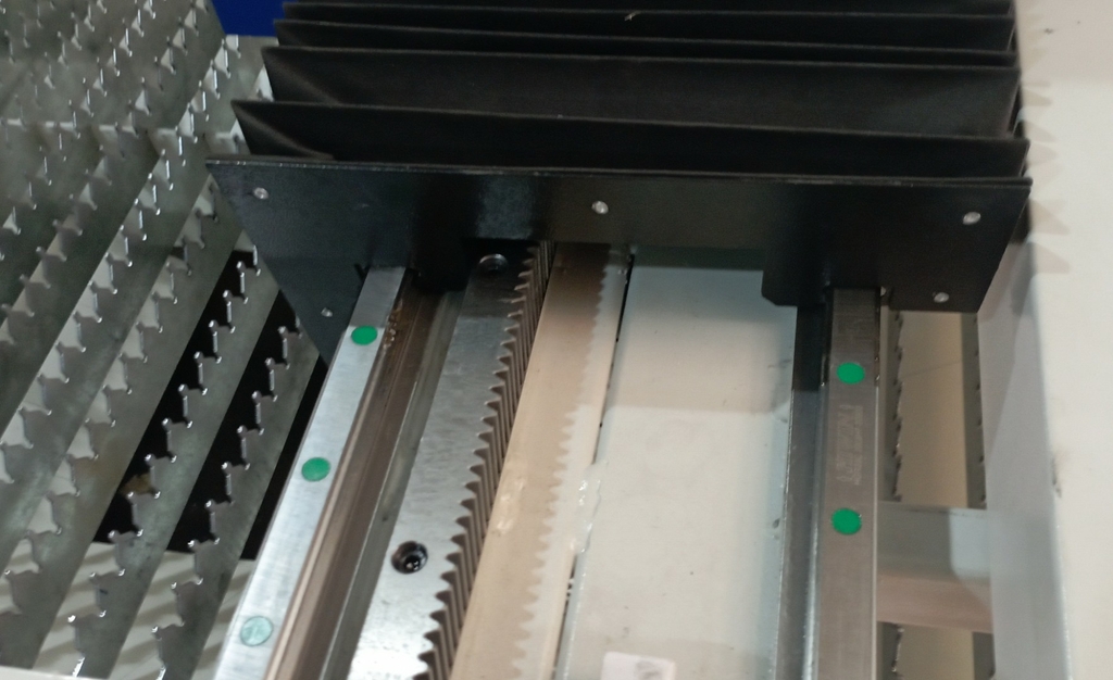 Оптоволоконный лазерный станок для резки металла Ltt 3015B (1500)