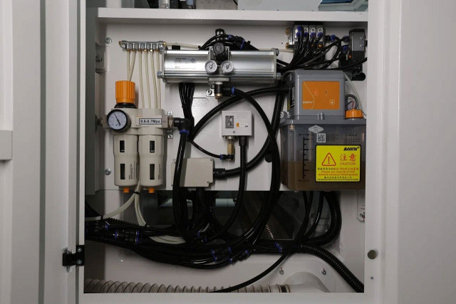 Сверлильно-присадочный центр с ЧПУ Nanxing ND612DT