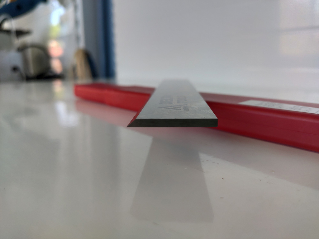 Нож быстрорежущая сталь DELTATOOLS HSS18% 1050*30*3 мм HSS18-1050