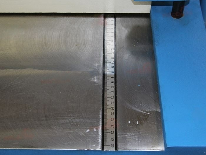 Ножницы гильотинные ручные Q01-0.8x2500