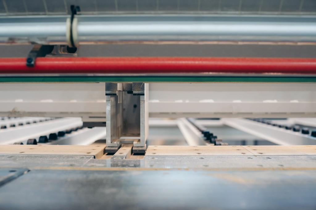 ФОРМАТНО-РАСКРОЕЧНЫЙ ЦЕНТР С ЧПУ HOLD HP380H