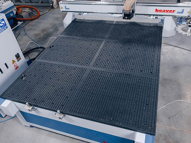 Фрезерный обрабатывающий центр с ЧПУ с автоматическим толкателем Beaver i-NEST BH PRO