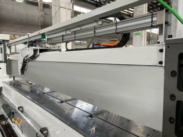 Форматно-раскроечный центр с ЧПУ HOLD HP330L