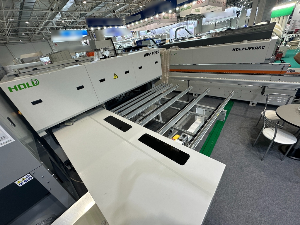 Сверлильно-присадочный станок с ЧПУ HOLD HB611CGX