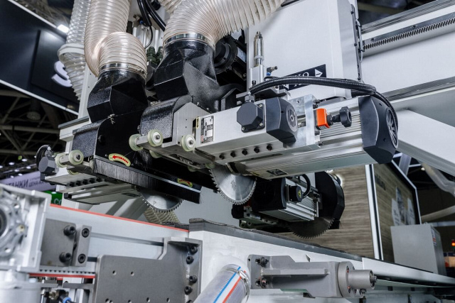 Форматно-обрезной центр с ЧПУ для дверных полотен Beaver DOORCUT CNC