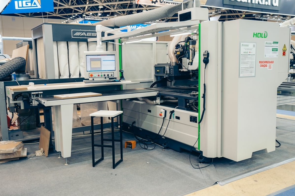 Сверлильно-присадочный станок с ЧПУ HOLD HB611GKH6FX