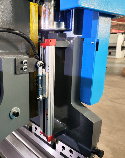 Листогибочный пресс с ЧПУ MetalTec HBС 110/2500 4+1 ЧПУ МТ-15