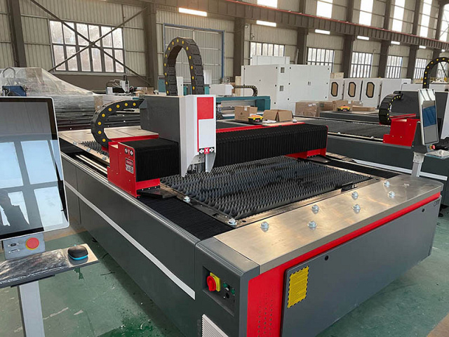 Оптоволоконная установка лазерного раскроя L1 PRO