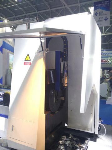 Оптоволоконная установка лазерного раскроя труб IRONMAC T6-230 3000 Вт