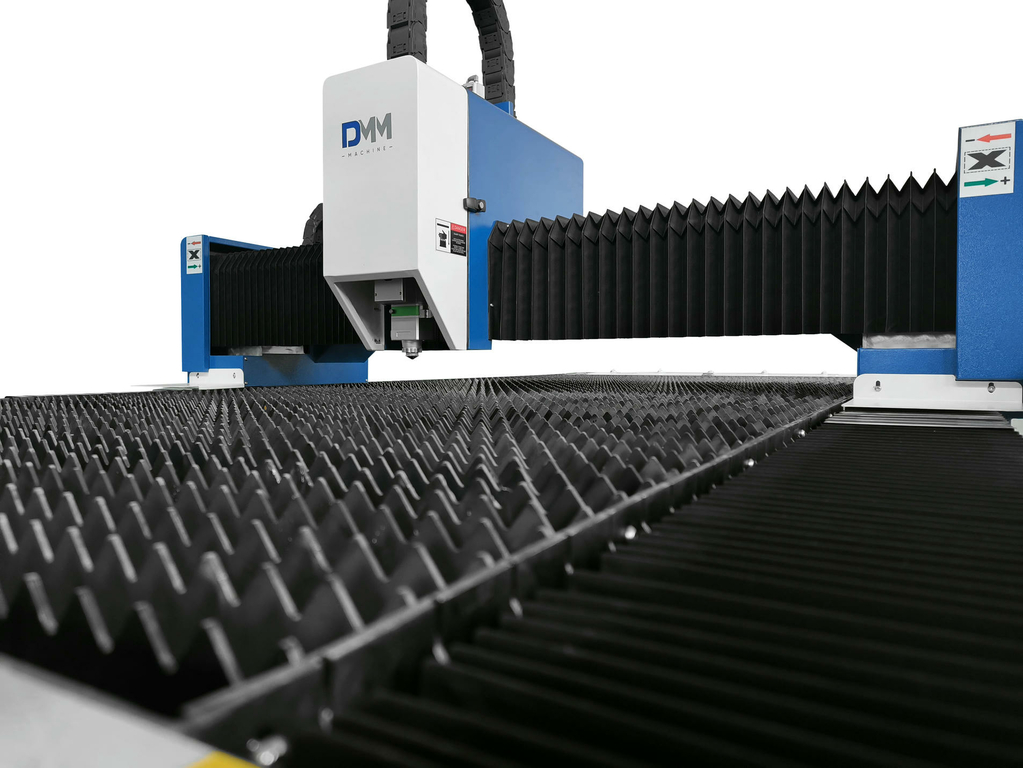 Оптоволоконный лазерный станок DMM 3015L (3000W)