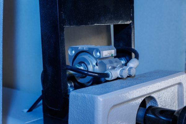 Калибровально-шлифовальный станок со строгальным валом QCMAC SPRU1300A