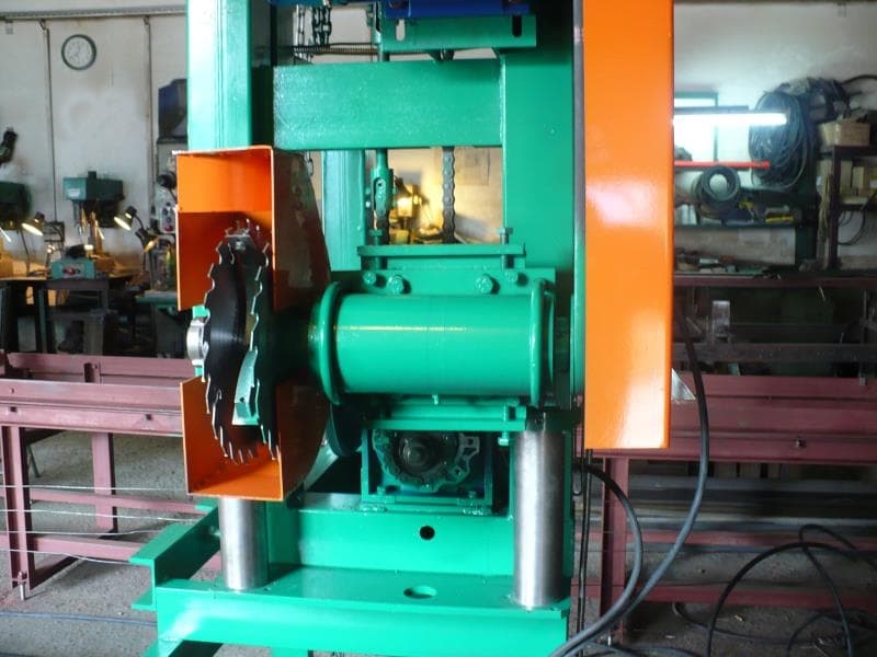 Фрезерный станок для пазов под окна и двери Алтай-Ф