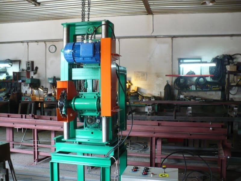 Фрезерный станок для пазов под окна и двери Алтай-Ф