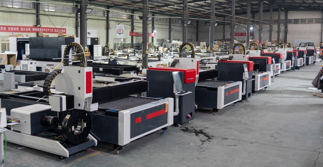 Оптоволоконная установка лазерного раскроя с модулем для обработки труб LX