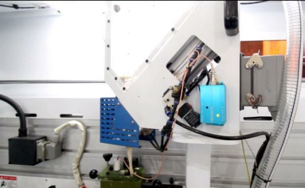 Кромкооблицовочный автоматический станок BJD F770J