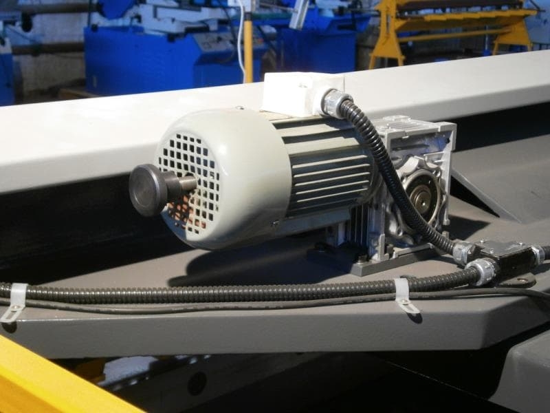 Гильотина электромеханическая Metal Master MSJ 2525
