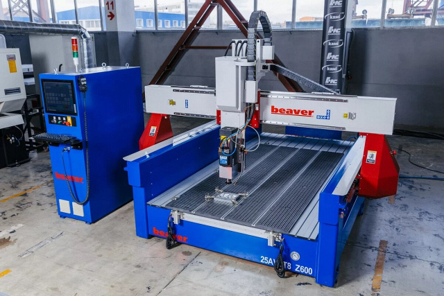 Фрезерный станок с ЧПУ Beaver 25AVLT8-Z600L