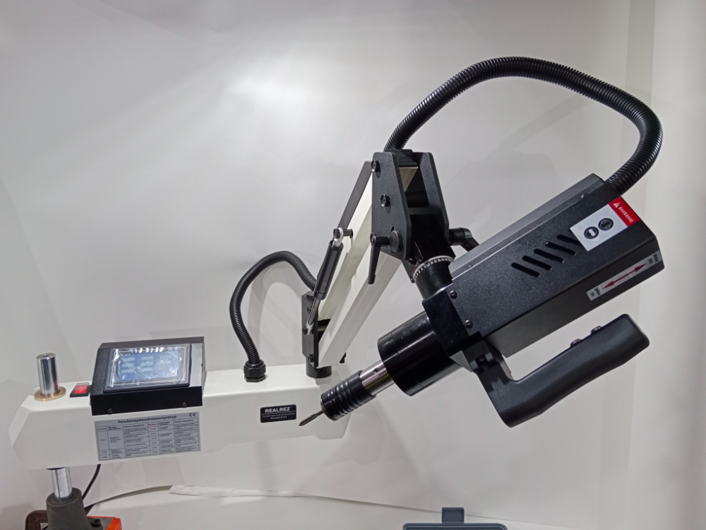 Резьбонарезной манипулятор  RealRez  M12S