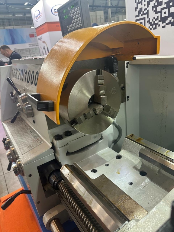 Токарно-винторезный станок 16К20/3000