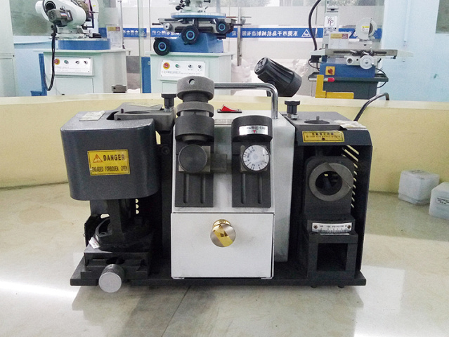 Станок для заточки концевых фрез и сверл IRONMAC M31U